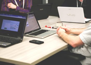 ההשפעה של מחשבים מודרניים על עסקים קטנים וגדולים