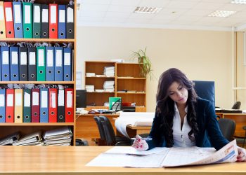מחשבים ניידים לעומת מחשבים שולחניים: מהן האפשרויות הטובות ביותר עבור העסק שלך?