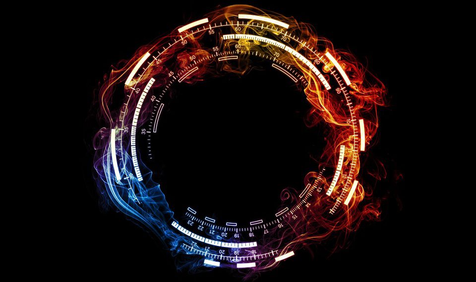 פערי עלות: שרת וירטואלי פרטי מול שרתים ייעודיים – מה לבחור?