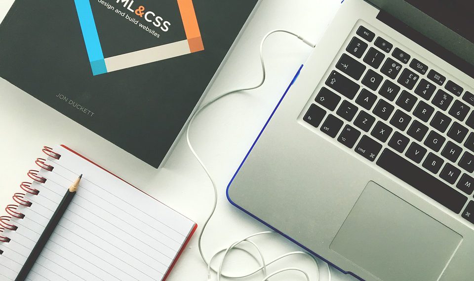 אירוח אתרים: המדריך המלא להתמודדות עם ערכים טכניים