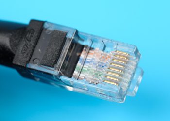 בחירה בין VPS לאירוח משותף: מדריך למתחילים