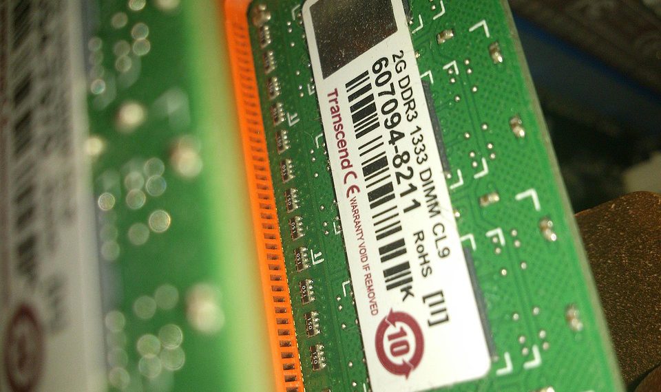 שרתים וירטואליים מול שרתים פיזיים: מה צריך לדעת לפני הבחירה?