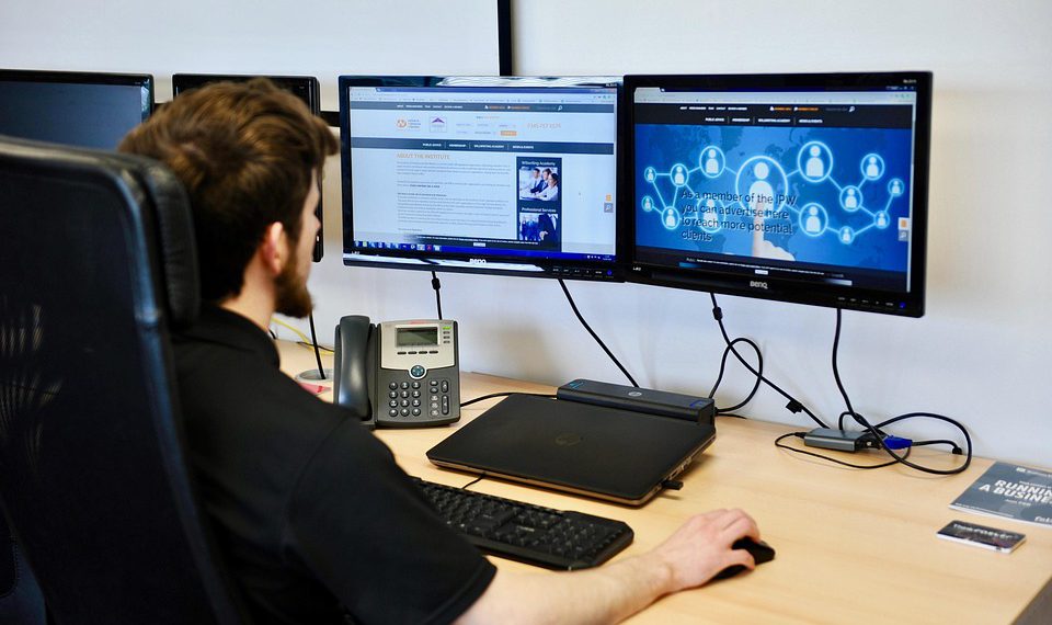 היתרונות והחסרונות של אירוח Inmotion: מדריך מקיף