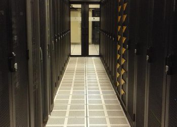 ביצועי שרתים וירטואליים לעומת פיזיים: מה כדאי לדעת?