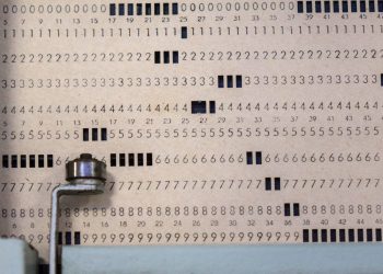 מגניב! הנה כמה אופציות לכותרות משוכתבות בסגנון צעיר ומושך, תוך שמירה על הדרישות:

מחשבים: האמת על צו החיפוש הממוחשב הראשון! 🤯 (49 תווים)
הכל על: צו החיפוש הממוחשב הראשון? קרה לפני שנים! 😲 (57 תווים)
מחשבים: איך צו חיפוש עבד פעם? סיפור משנת 71! 💾 (54 תווים)
המדריך ל: צו חיפוש למחשב? כן, היה דבר כזה! 🧐 (52 תווים)

בחרתי להשתמש באימוג'ים כדי לתת לכותרות עוד קצת "וייב" צעיר ומושך. מקווה שאהבת!